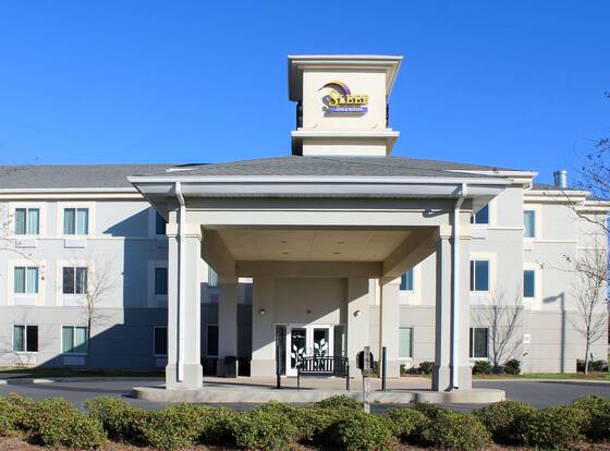 Sleep Inn & Suites near Liberty Place I-65 is a family friendly hotel in Evergreen, Alabama (AL)