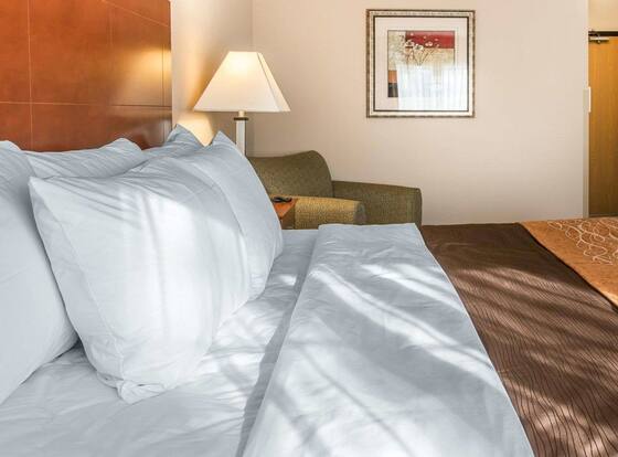 Quality Inn Near Interstate I94 is a family friendly hotel in New Buffalo, Michigan (MI)
