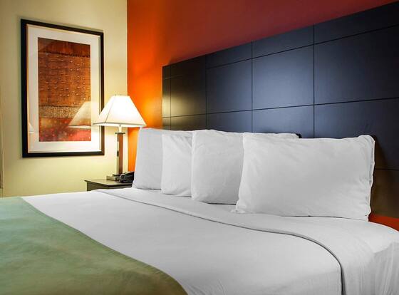 Suburban Studios Cedar Falls is a family friendly hotel in Cedar Falls, Iowa (IA)