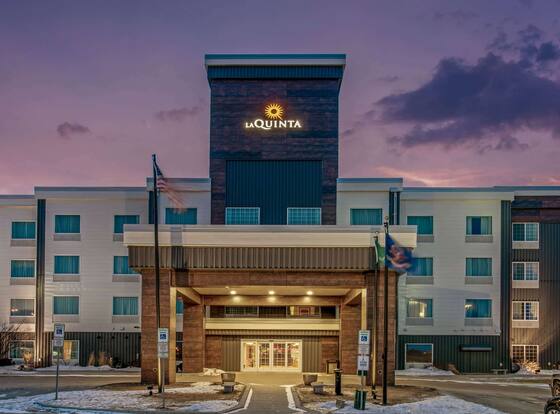 La Quinta Inn & Suites by Wyndham Bismarck is a family friendly hotel in Bismarck, North Dakota (ND)