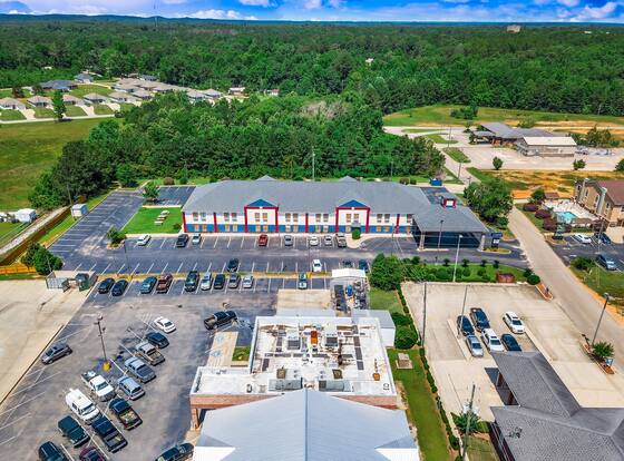 Hometown Inn is a family friendly hotel in Thomasville, Alabama (AL)