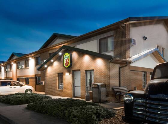 Super 8 by Wyndham Murdo is a family friendly hotel in Murdo, South Dakota (SD)