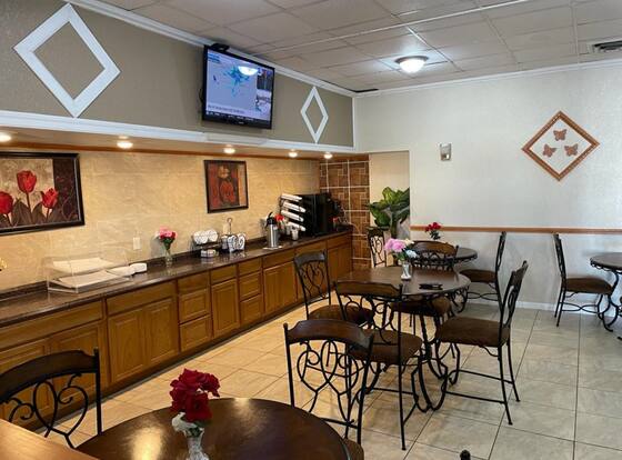 Knights Inn & Suites Emporia is a family friendly hotel in Emporia, Kansas (KS)