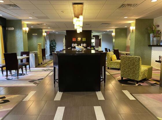 Hampton Inn by Hilton Leesville Fort Johnson is a family friendly hotel in Leesville, Louisiana (LA)