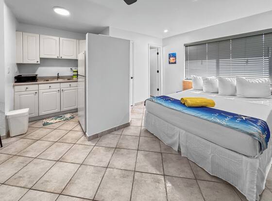 HOLLYWOOD SUNRISE is a family friendly hotel in Hollywood, Florida (FL)