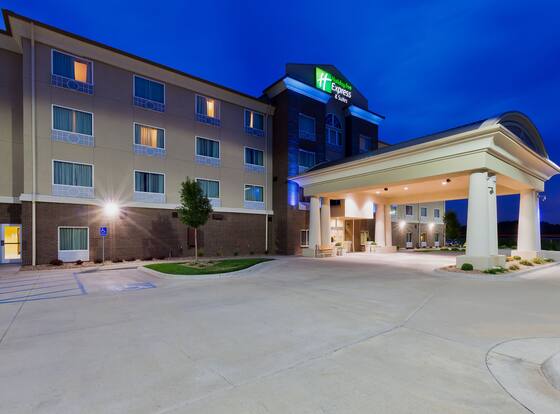 Holiday Inn Express Salinas by IHG is a family friendly hotel in Salina, Kansas (KS)