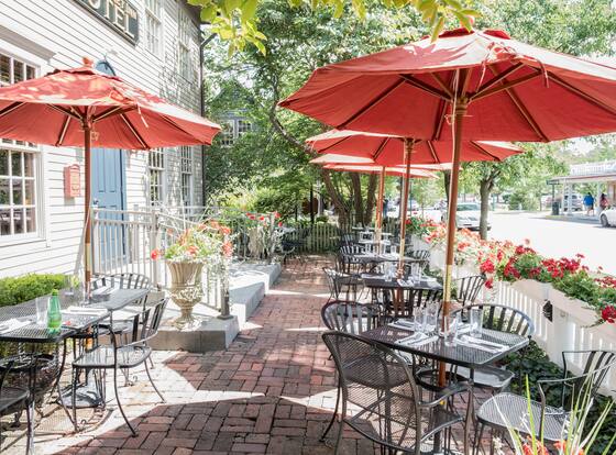 Brick Street Inn is a family friendly hotel in Zionsville, Indiana (IN)