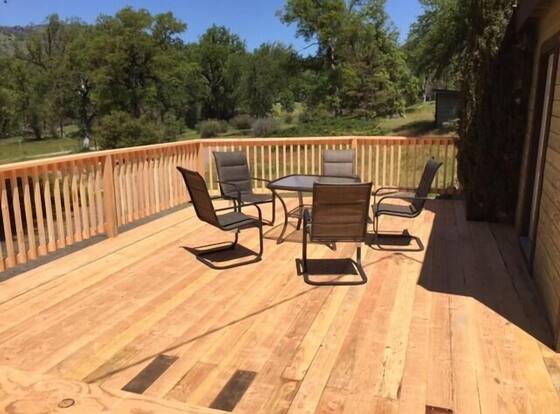 Mountain Trail Lodge & Vacation Rentals is a family friendly hotel in Oakhurst, California (CA)