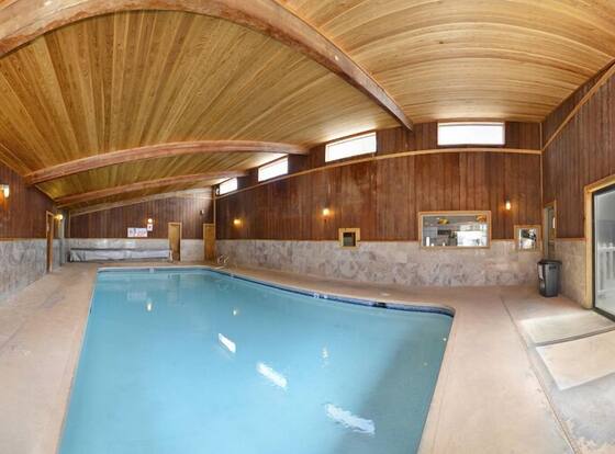 Econo Lodge Inn & Suites Madras is a family friendly hotel in Madras, Oregon (OR)