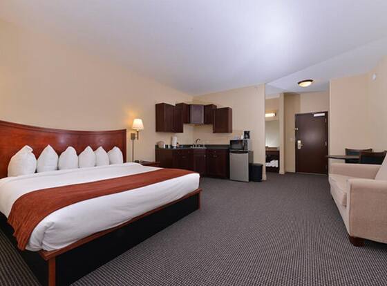Blue Spruce Inn is a family friendly hotel in Meeker, Colorado (CO)