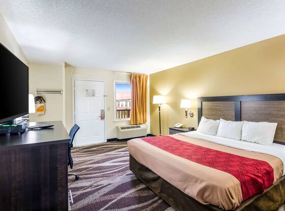 Econo Lodge Glade Springs I-81 is a family friendly hotel in Glade Spring, Virginia (VA)