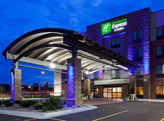Holiday Inn Express & Suites Rochester – Mayo Clinic Area by IHG is a family friendly hotel in Rochester, Minnesota (MN)