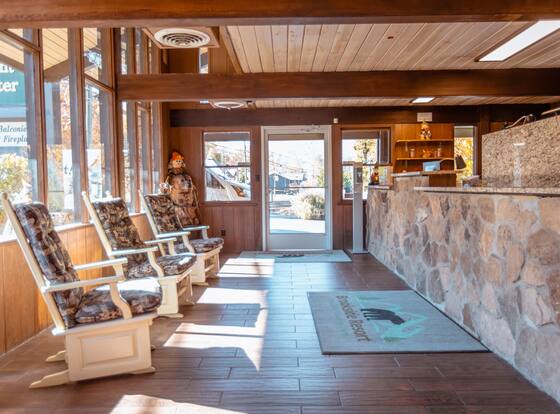 Brookside Lodge is a family friendly hotel in Gatlinburg, Tennessee (TN)