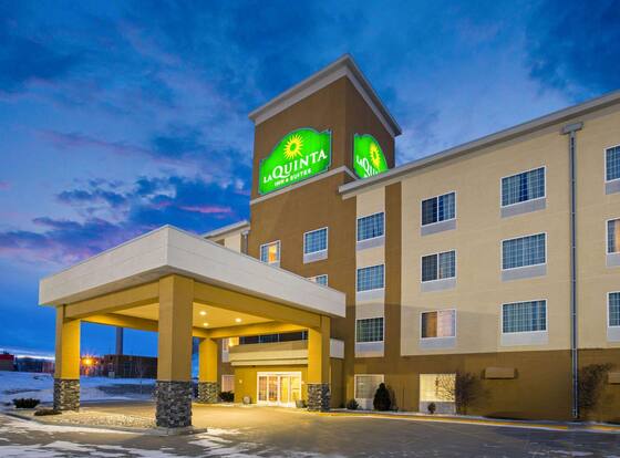 La Quinta Inn & Suites by Wyndham Dickinson is a family friendly hotel in Dickinson, North Dakota (ND)