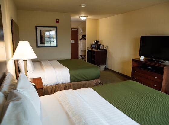 Cobblestone Hotel & Suites - Knoxville is a family friendly hotel in Knoxville, Iowa (IA)