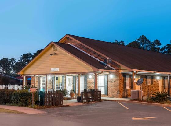 Travelodge by Wyndham Santee is a family friendly hotel in Santee, South Carolina (SC)