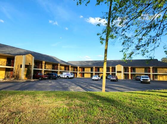 Budgetel Inn is a family friendly hotel in Scottsboro, Alabama (AL)