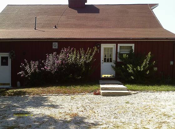 Kennedys Red Barn Inn is a family friendly hotel in Perry, Missouri (MO)