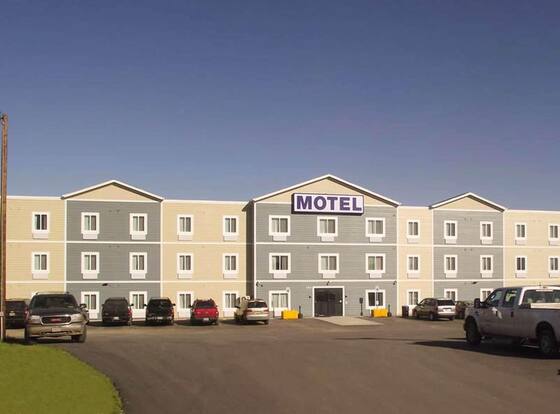 Ramada by Wyndham Williston is a family friendly hotel in Williston, North Dakota (ND)