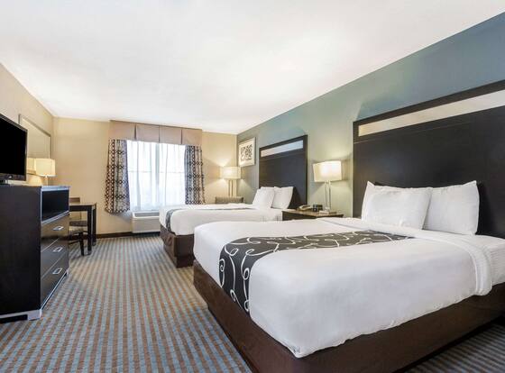 La Quinta Inn & Suites by Wyndham Glendive is a family friendly hotel in Glendive, Montana (MT)