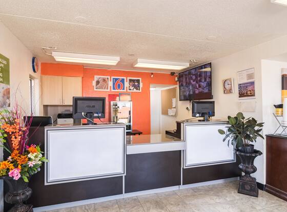 Motel 6 Joliet, IL - I-80 is a family friendly hotel in Joliet, Illinois (IL)