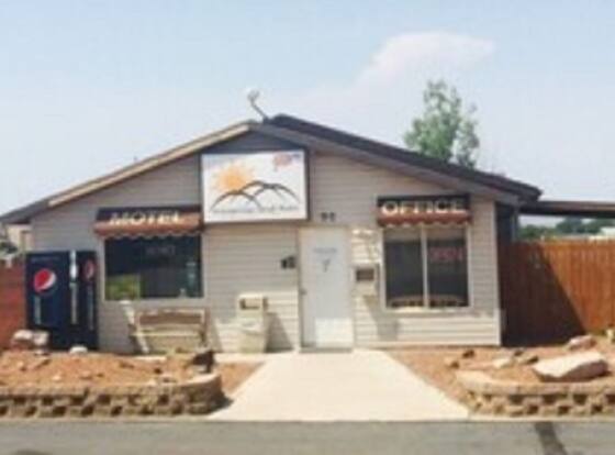 Whispering Sands Motel is a family friendly hotel in Hanksville, Utah (UT)