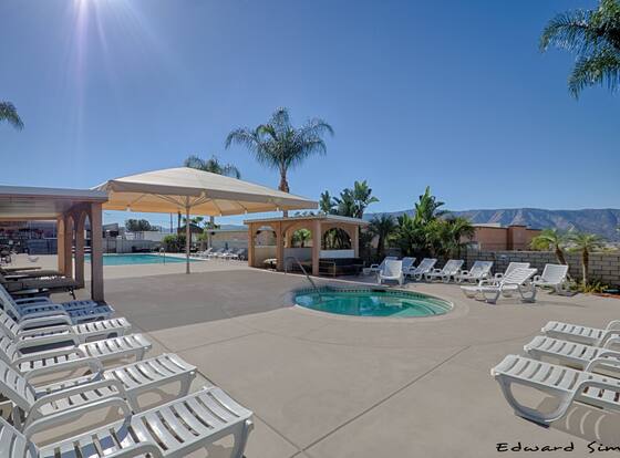 Econo Lodge Lake Elsinore Casino is a family friendly hotel in Lake Elsinore, California (CA)