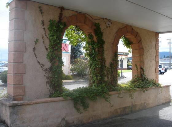 Sequim West Inn is a family friendly hotel in Sequim, Washington (WA)