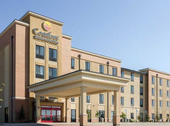 Comfort Inn & Suites is a family friendly hotel in Watford City, North Dakota (ND)