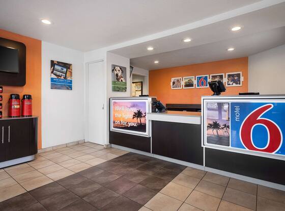 Motel 6 Buena Park, CA - Knotts Berry Farm - Disneyland is a family friendly hotel in Buena Park, California (CA)