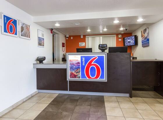 Motel 6 Tempe, AZ – Phoenix Airport – Priest Dr is a family friendly hotel in Tempe, Arizona (AZ)