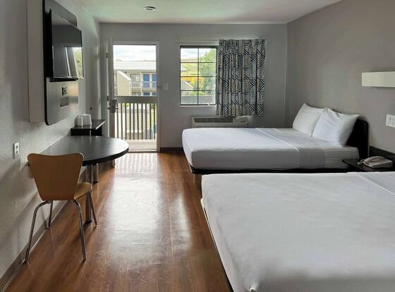 Motel 6 Pomona, CA - Los Angeles is a family friendly hotel in Pomona, California (CA)