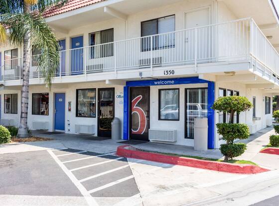 Motel 6 Bakersfield, CA - Convention Center is a family friendly hotel in Bakersfield, California (CA)