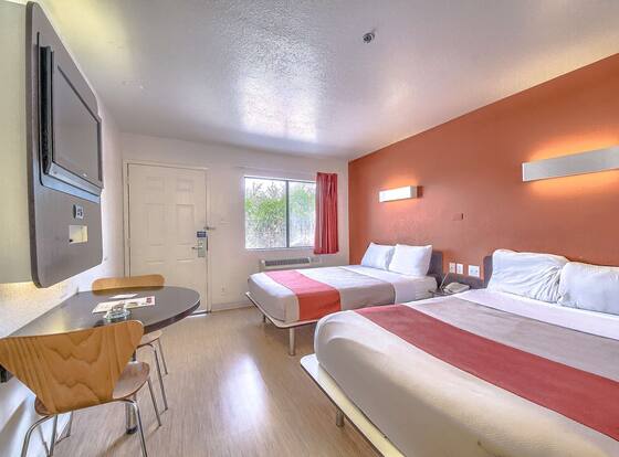 Motel 6 San Antonio, TX - Fiesta is a family friendly hotel in San Antonio, Texas (TX)