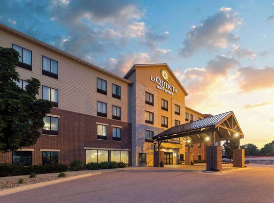 La Quinta Inn & Suites by Wyndham Sioux Falls is a family friendly hotel in Sioux Falls, South Dakota (SD)