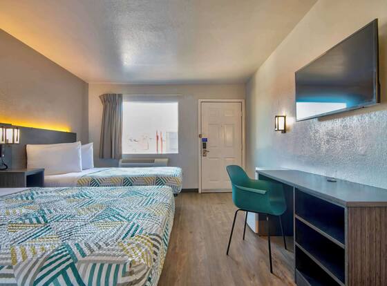 Motel 6 Albuquerque, NM - Carlisle is a family friendly hotel in Albuquerque, New Mexico (NM)
