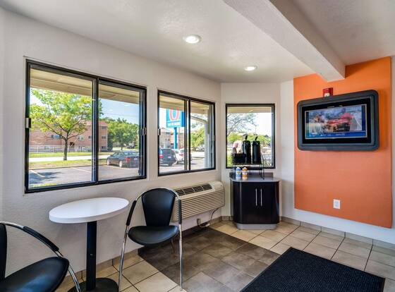Motel 6 Schiller Park, IL - Chicago O'Hare is a family friendly hotel in Schiller Park, Illinois (IL)