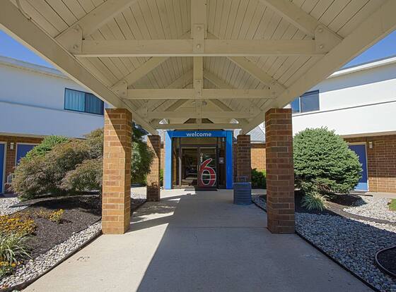 Motel 6 Piscataway, NJ is a family friendly hotel in Rutgers University-Busch Campus, New Jersey (NJ)