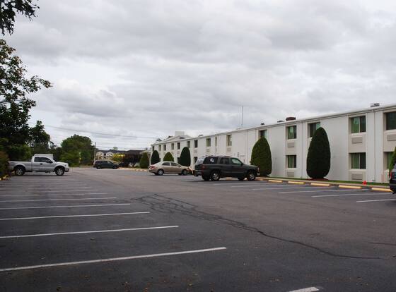 Motel 6 Seekonk, MA - Providence East is a family friendly hotel in North Seekonk, Massachusetts (MA)