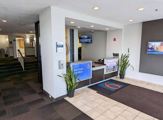 Motel 6 Framingham, MA - Boston West is a family friendly hotel in Framingham, Massachusetts (MA)