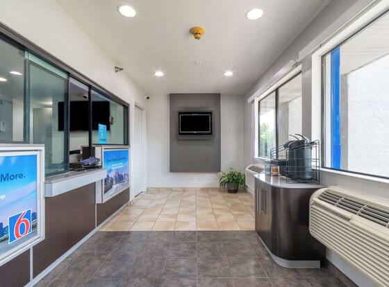 Motel 6 Rolling Meadows, IL - Chicago Northwest is a family friendly hotel in Rolling Meadows, Illinois (IL)