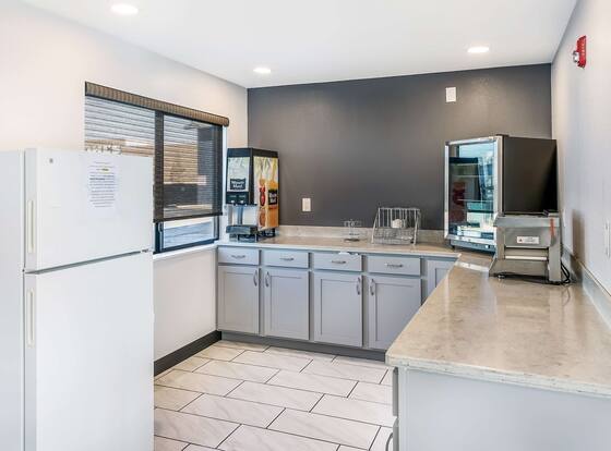 Americas Best Value Inn East Peoria is a family friendly hotel in East Peoria, Illinois (IL)
