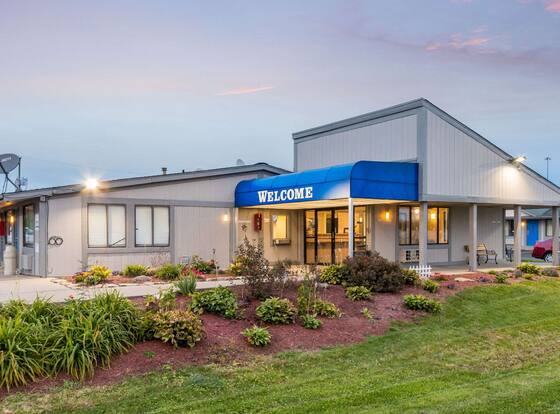 Rodeway Inn Near Hall of Fame is a family friendly hotel in North Canton, Ohio (OH)