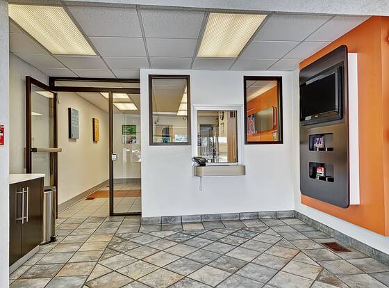 Motel 6 Villa Park, IL - Chicago West is a family friendly hotel in Villa Park, Illinois (IL)