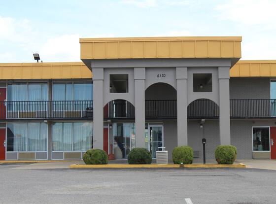  Econo Lodge Paducah West I-24 is a family friendly hotel in Paducah, Kentucky (KY)