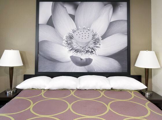 Super 8 by Wyndham Florence is a family friendly hotel in Florence, Kentucky (KY)