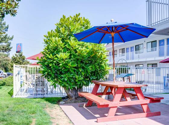 Motel 6 Springfield, OR - Eugene North is a family friendly hotel in Springfield, Oregon (OR)