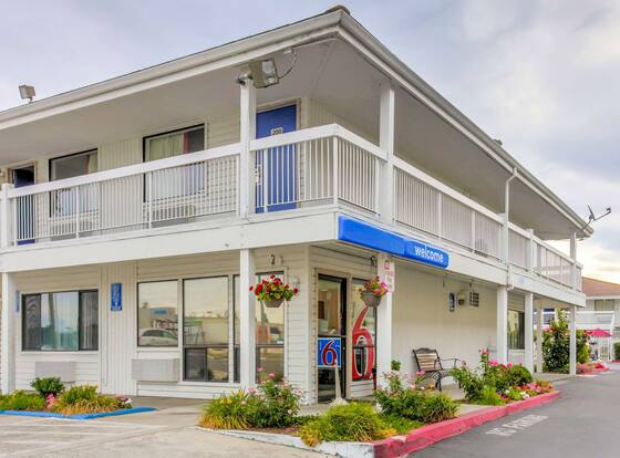 Motel 6 Medford, OR - North is a family friendly hotel in Medford, Oregon (OR)