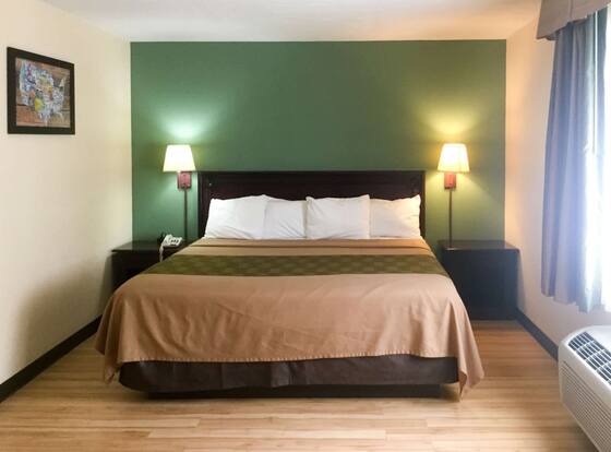 Econo Lodge Harrisburg - Hershey is a family friendly hotel in Colonial Park, Pennsylvania (PA)