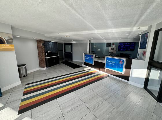 Motel 6 East Syracuse, NY – Airport is a family friendly hotel in East Syracuse, New York (NY)